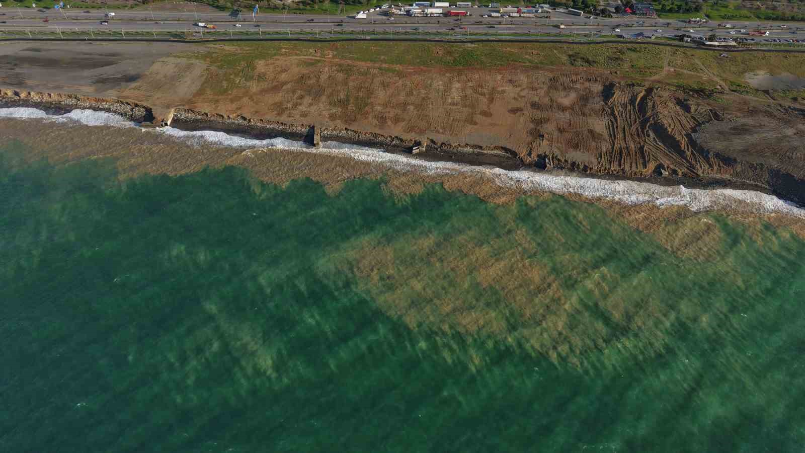 Trabzon’da sahil çamura bulandı
