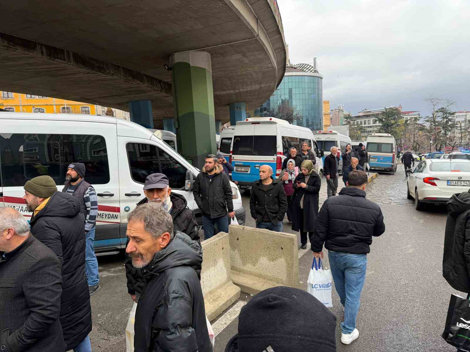 Trabzon’da şehir içi ulaşımda durak gerginliği
