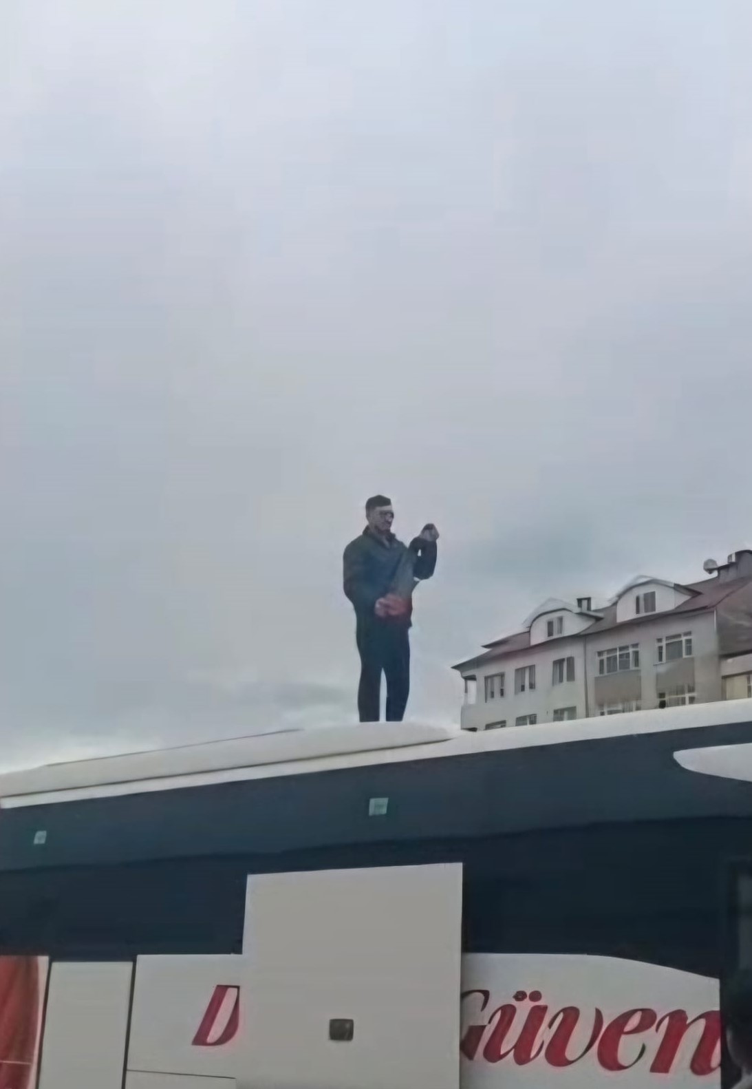 Trabzon’da seyir halindeki tüp kamyonunda korkutan patlama
