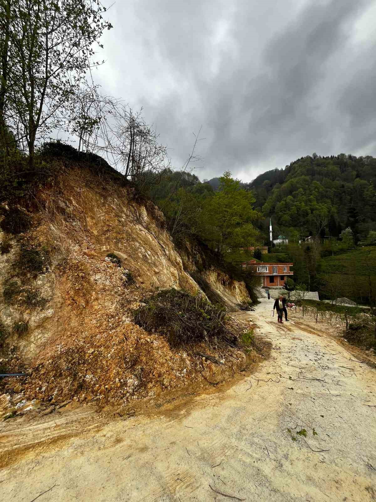 Trabzon’da şiddetli yağış heyelanlara neden oldu
