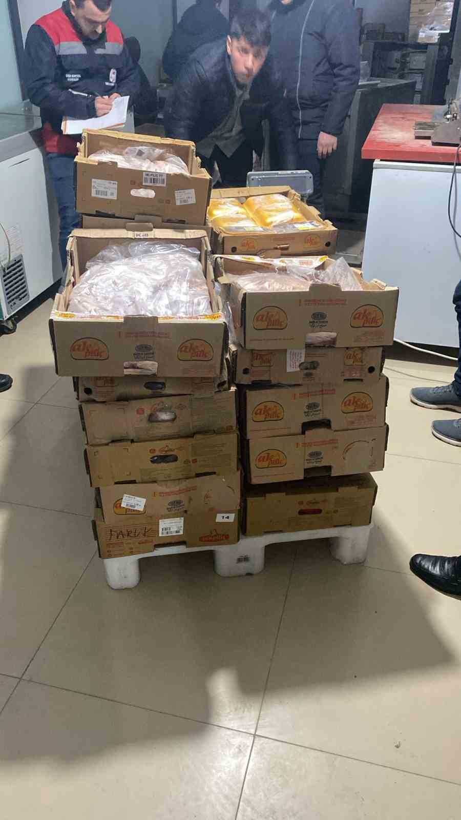 Trabzon’da tavuk eti deposundaki bozuk ürün ele geçirildi
