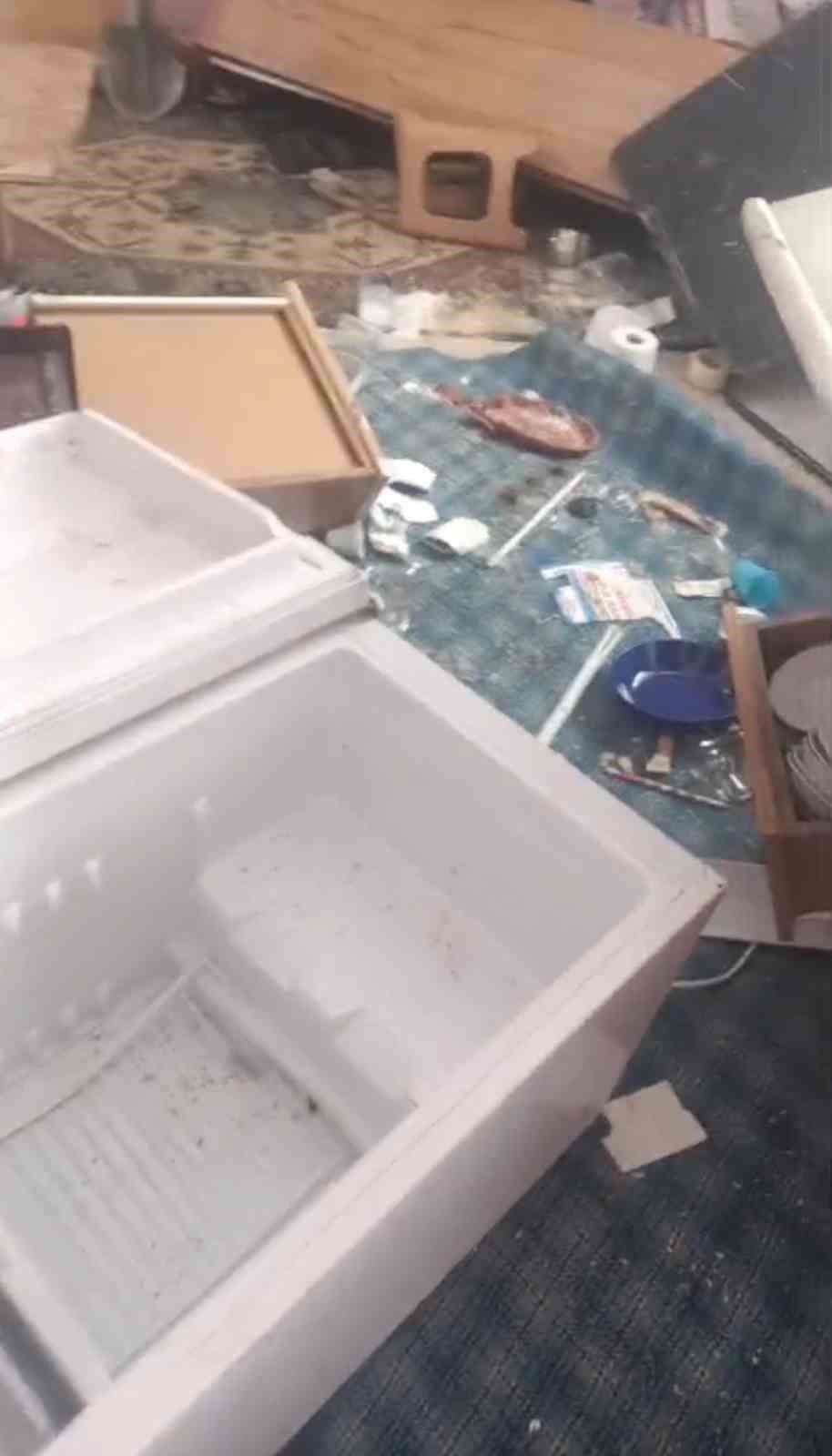 Trabzon’da yayla evine giren ayı ortalığı savaş alanına çevirmiş
