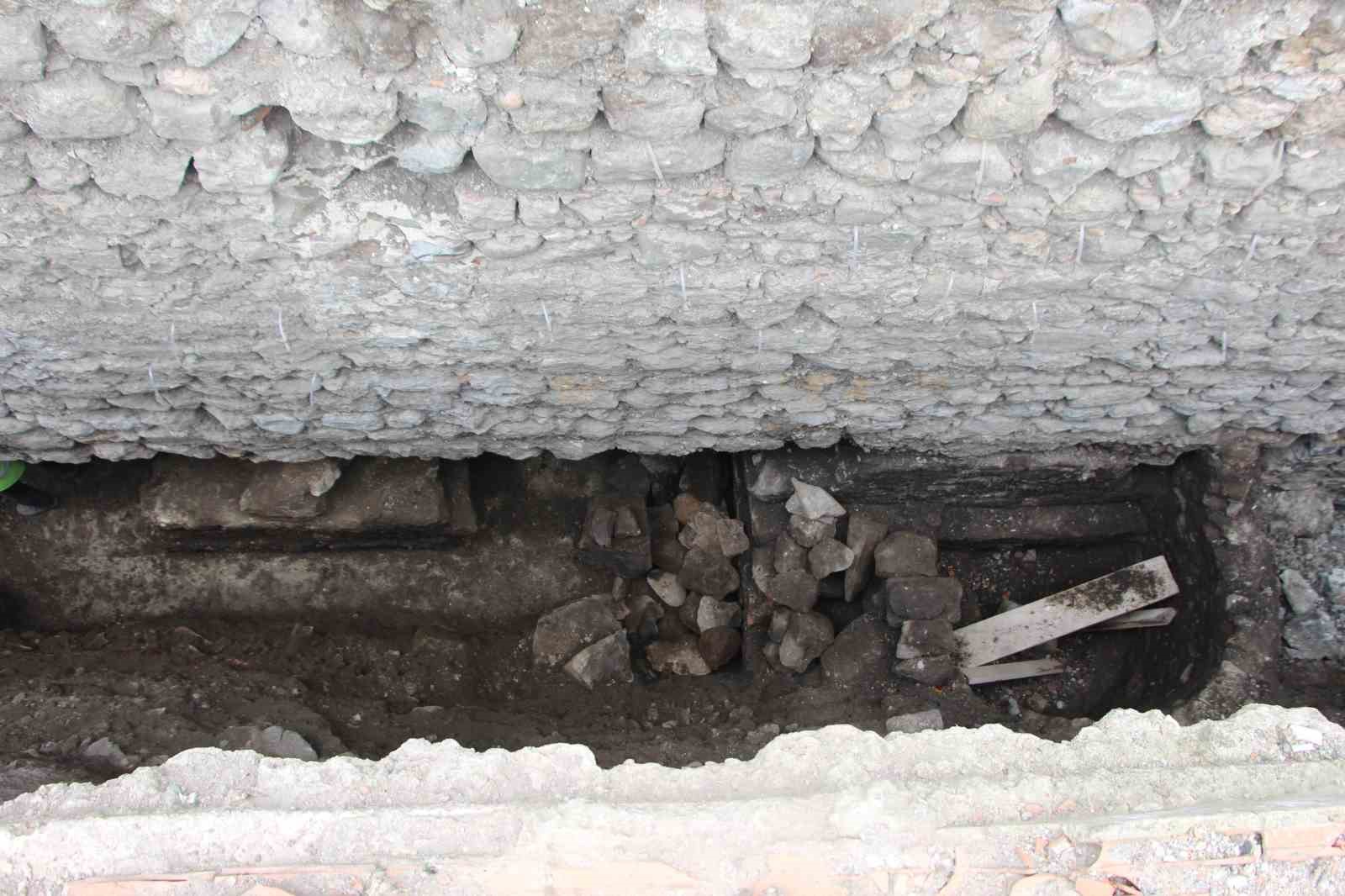 Trabzon’da zeminin 8 metre altından ‘dere limanı’ çıktı
