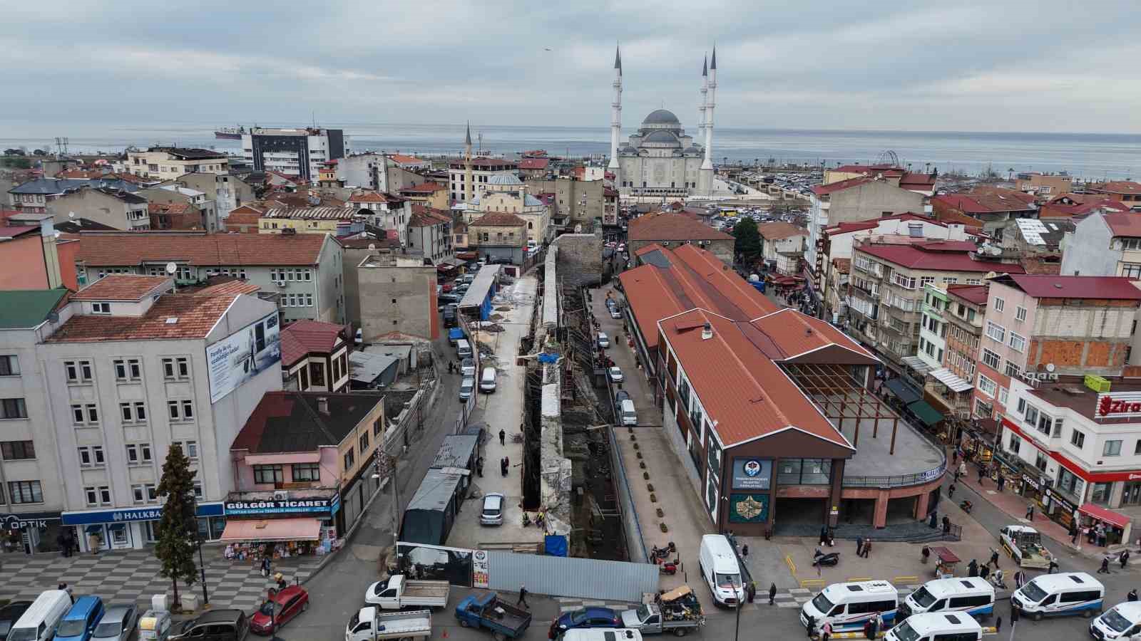 Trabzon’da zeminin 8 metre altından ‘dere limanı’ çıktı
