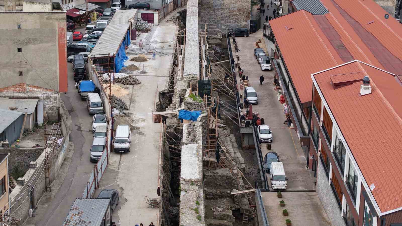 Trabzon’da zeminin 8 metre altından ‘dere limanı’ çıktı
