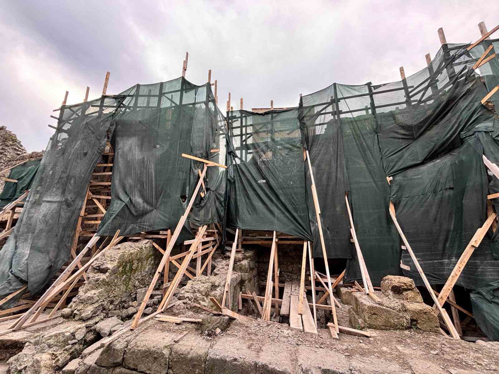 Trabzon’da zeminin 8 metre altından ‘dere limanı’ çıktı
