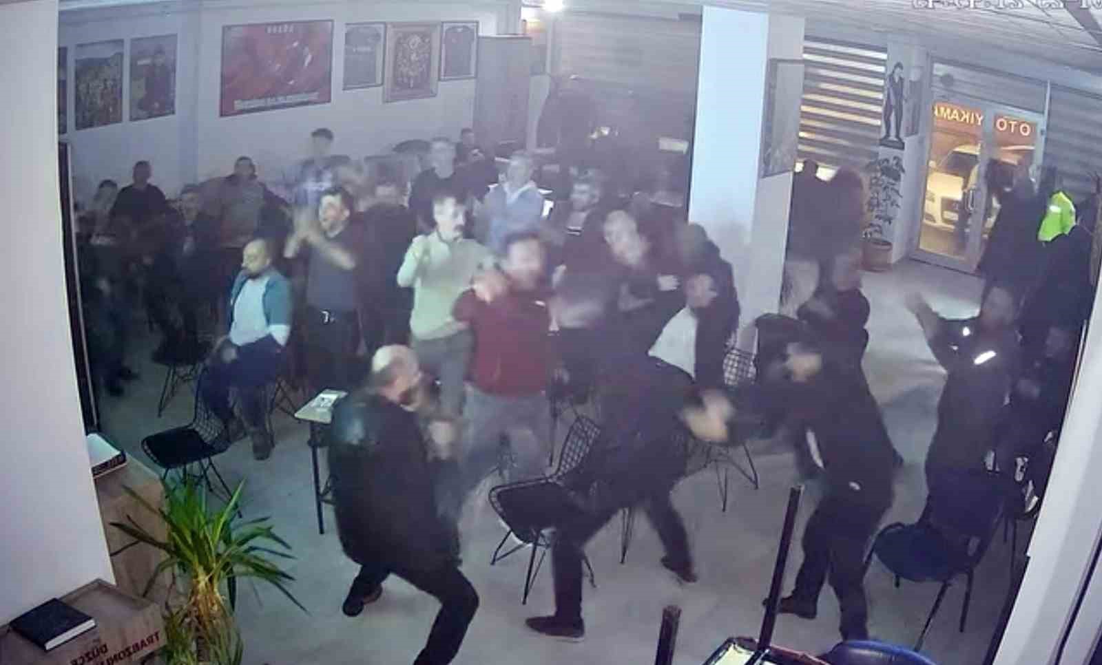 Trabzonspor taraftarlarının galibiyet sevinci kameraya yansıdı
