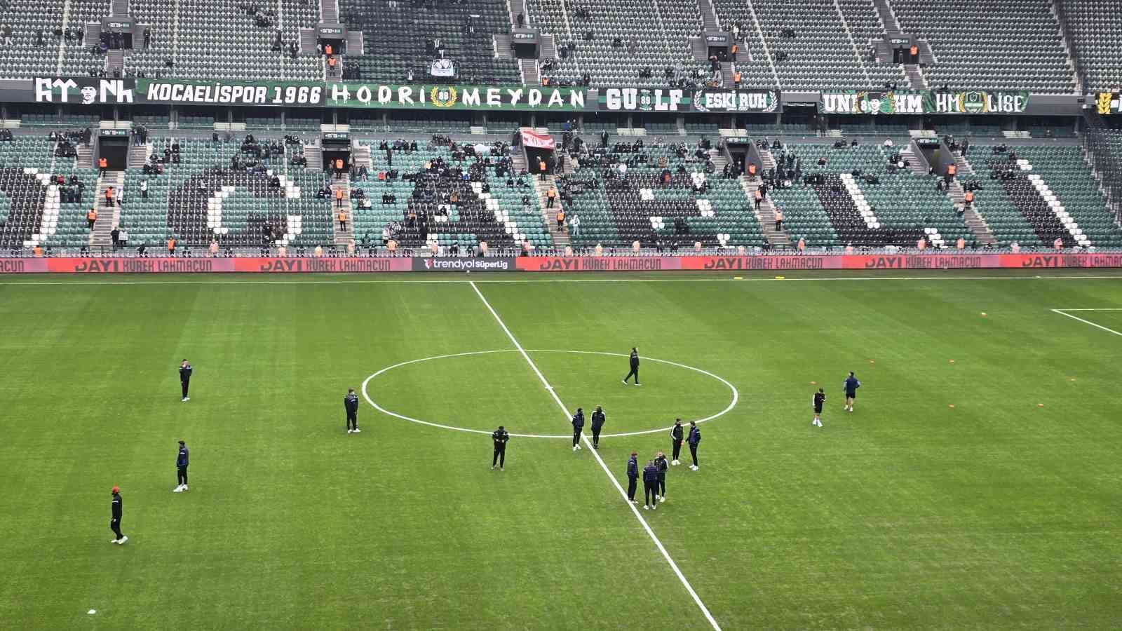 Trabzonspor ve Kocaelispor, stadyuma giriş yaptı
