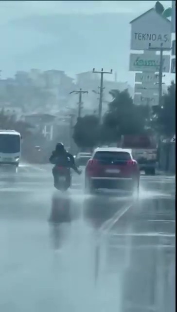 Trafiği tehlikeye düşüren motosiklet sürücüsüne ceza
