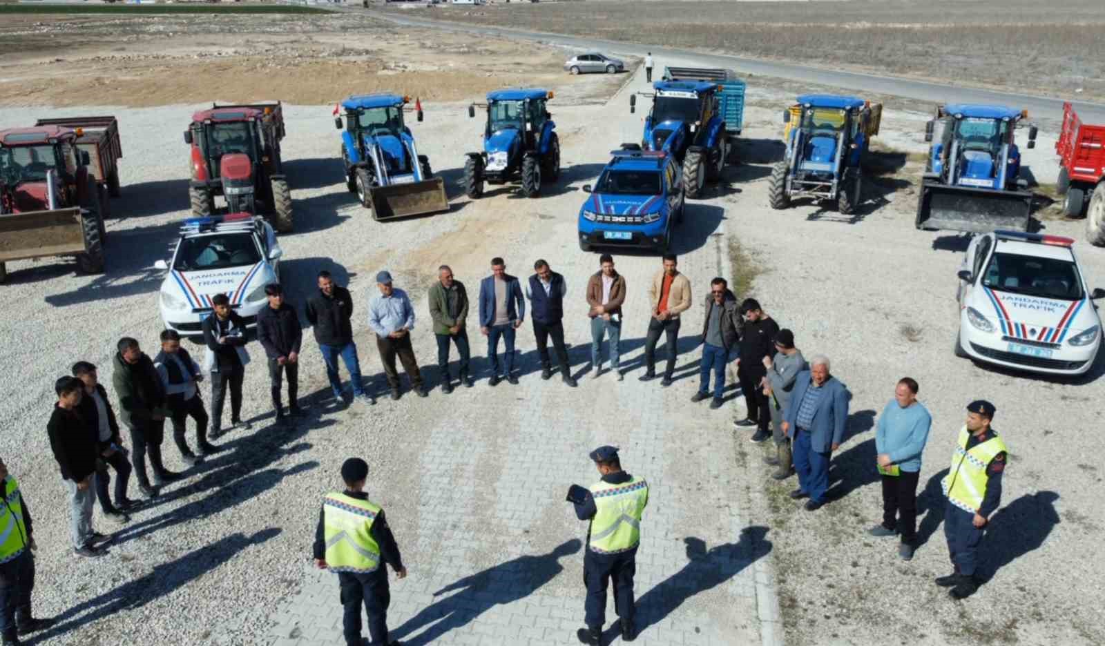 Trafik jandarmasından "Reflektör Tak Görünür Ol" eğitimi

