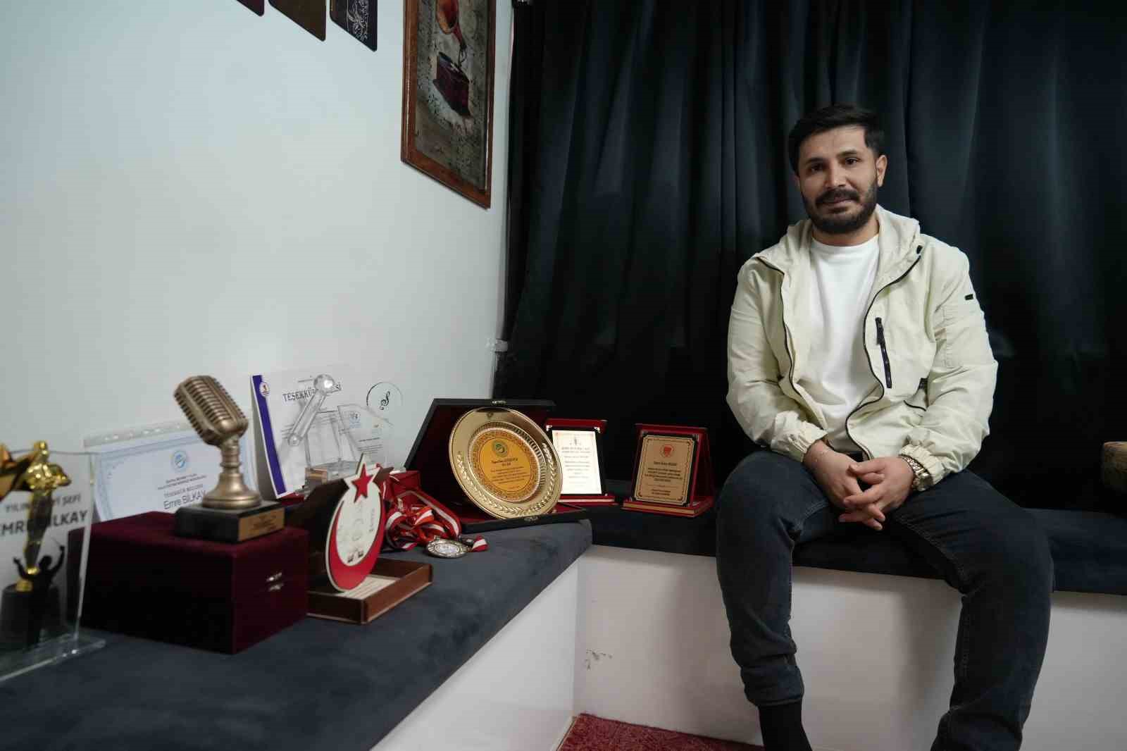 Trafik kazası sonrası engelli kalan genç öğretmenin azmi
