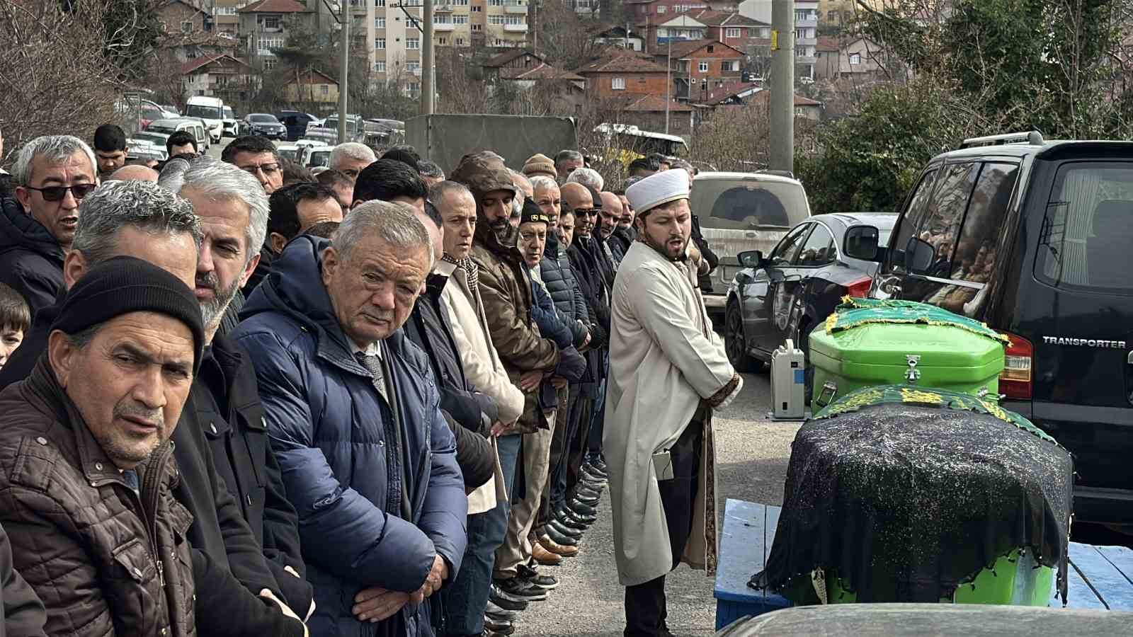 Trafik kazasında hayatını kaybeden karı-koca toprağa verildi

