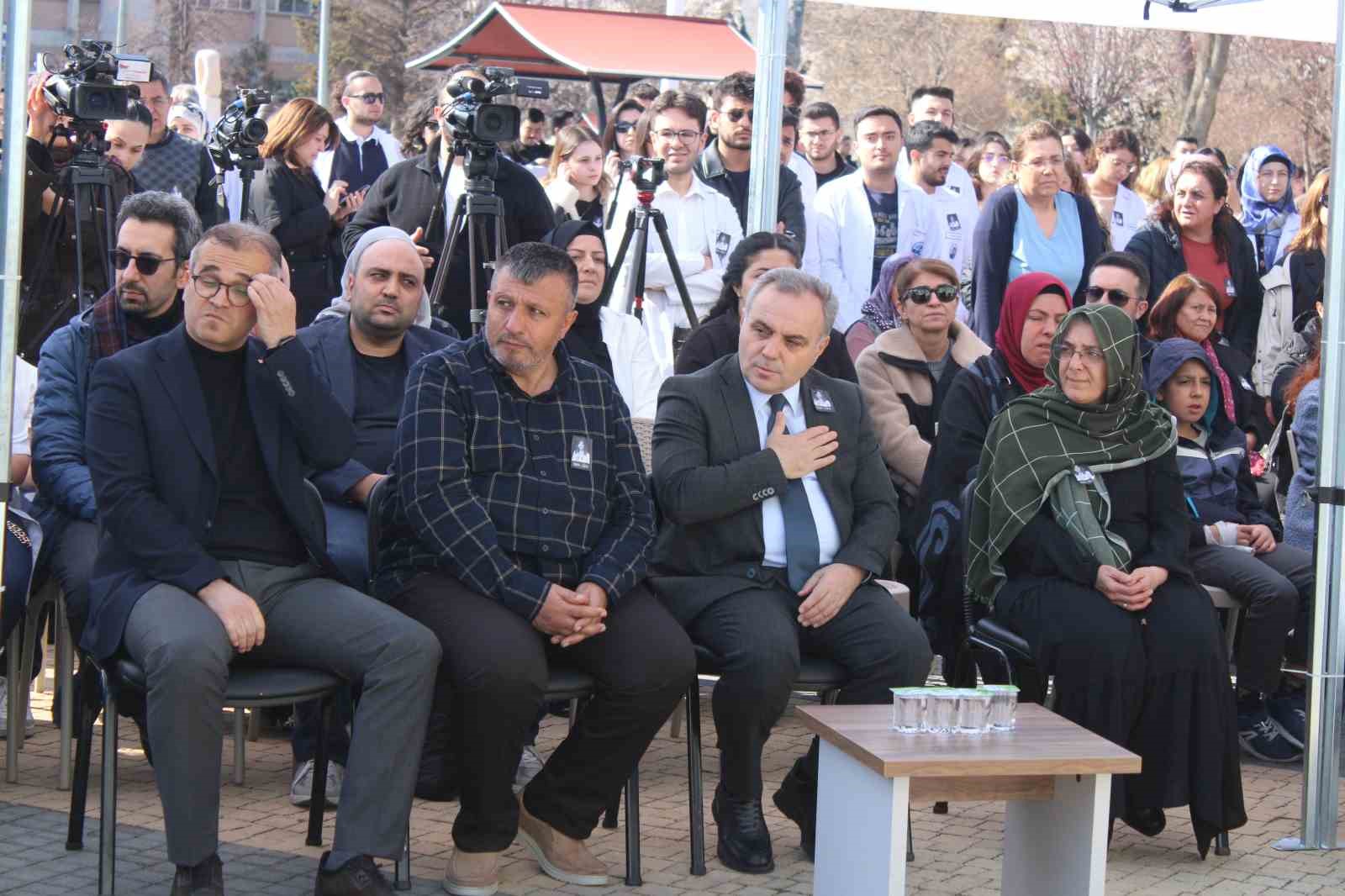Trafik kazasında hayatını kaybeden Yaren, okuduğu fakültede anıldı

