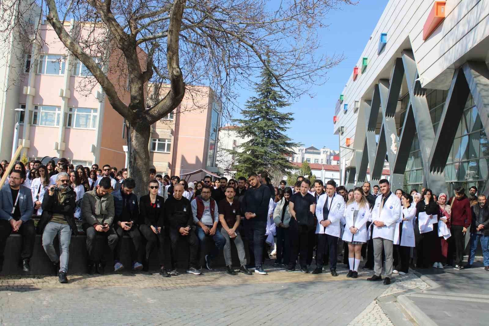 Trafik kazasında hayatını kaybeden Yaren, okuduğu fakültede anıldı
