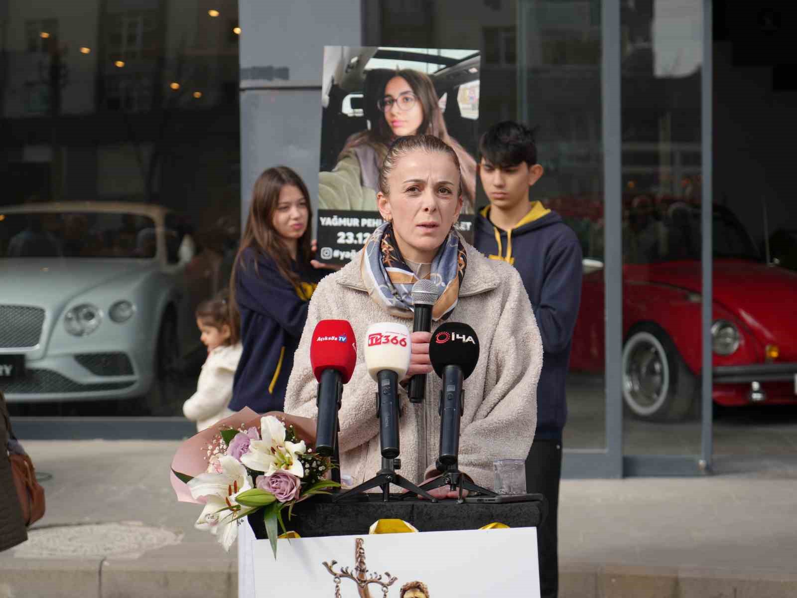 Trafik kazasında ölen 16 yaşındaki Yağmur’un acılı ailesinden bilirkişi raporuna tepki
Trafik kazasında ölen 16 yaşındaki Yağmur’un acılı ailesinden bilirkişi raporuna tepki