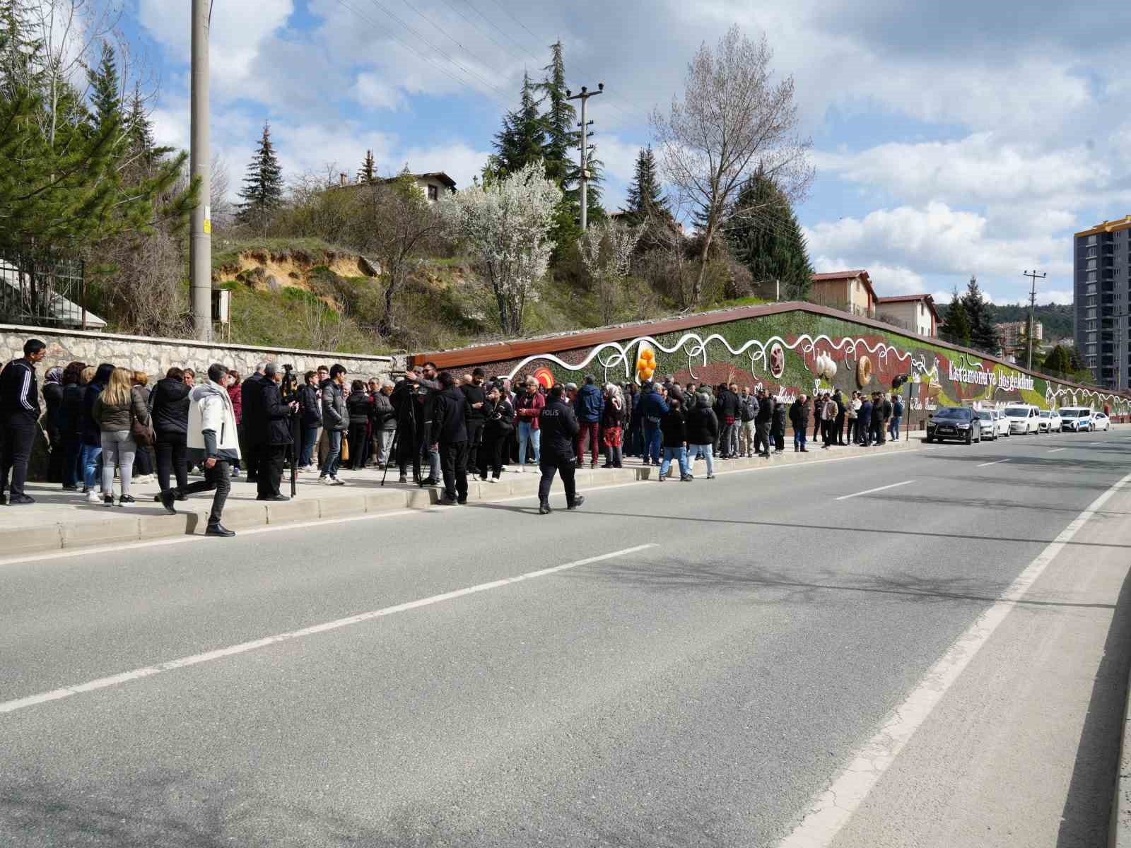 Trafik kazasında ölen 16 yaşındaki Yağmur’un acılı ailesinden bilirkişi raporuna tepki
Trafik kazasında ölen 16 yaşındaki Yağmur’un acılı ailesinden bilirkişi raporuna tepki