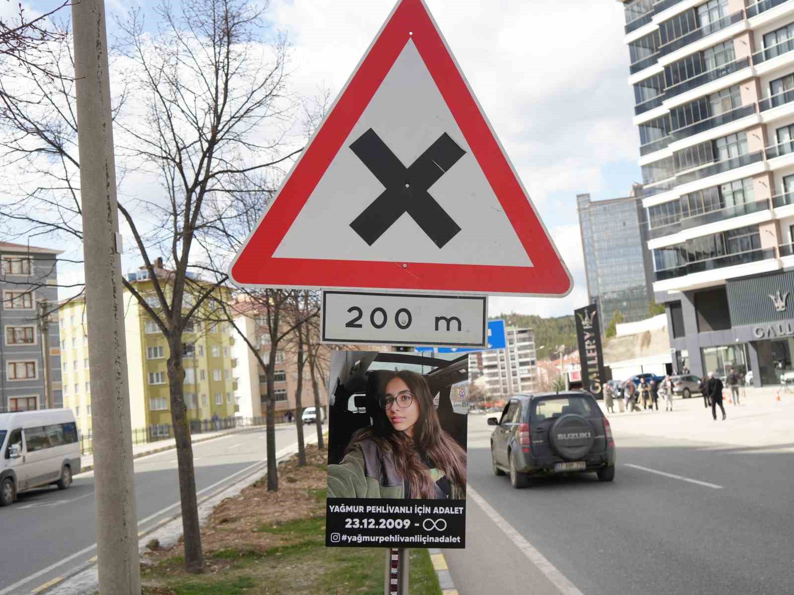 Trafik kazasında ölen 16 yaşındaki Yağmur’un acılı ailesinden bilirkişi raporuna tepki
Trafik kazasında ölen 16 yaşındaki Yağmur’un acılı ailesinden bilirkişi raporuna tepki