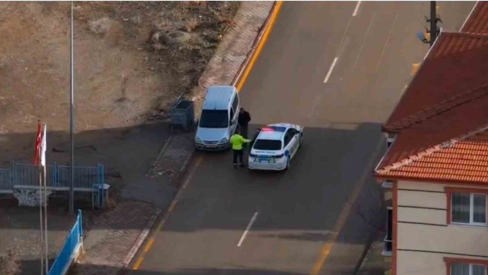 Trafik uygulamasından kaçtı, havadan yapılan sıcak takiple yakalandı: Sürücüye ceza yağdı
