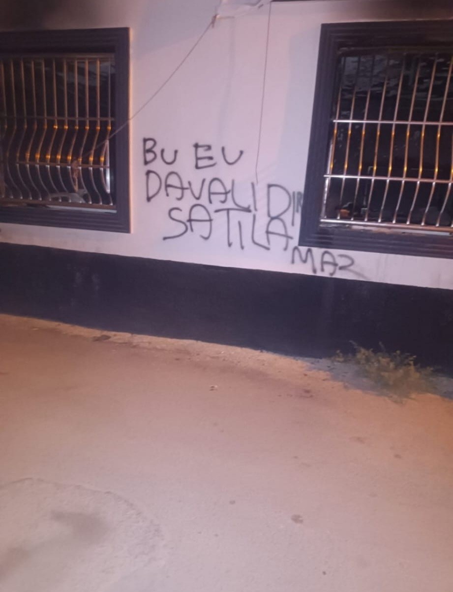 Trafikte başlayan tartışmayla şehit ailesine musallat oldular: Göç eden aileden 100 deve diyet istediler
