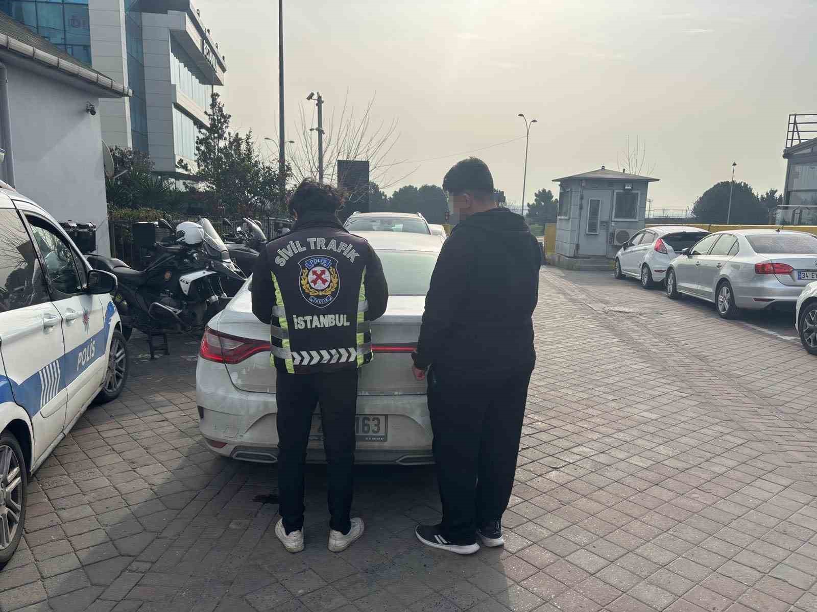 Trafikte hem drift hem de makas attılar: Ehliyeti daimi olarak iptal edildi
