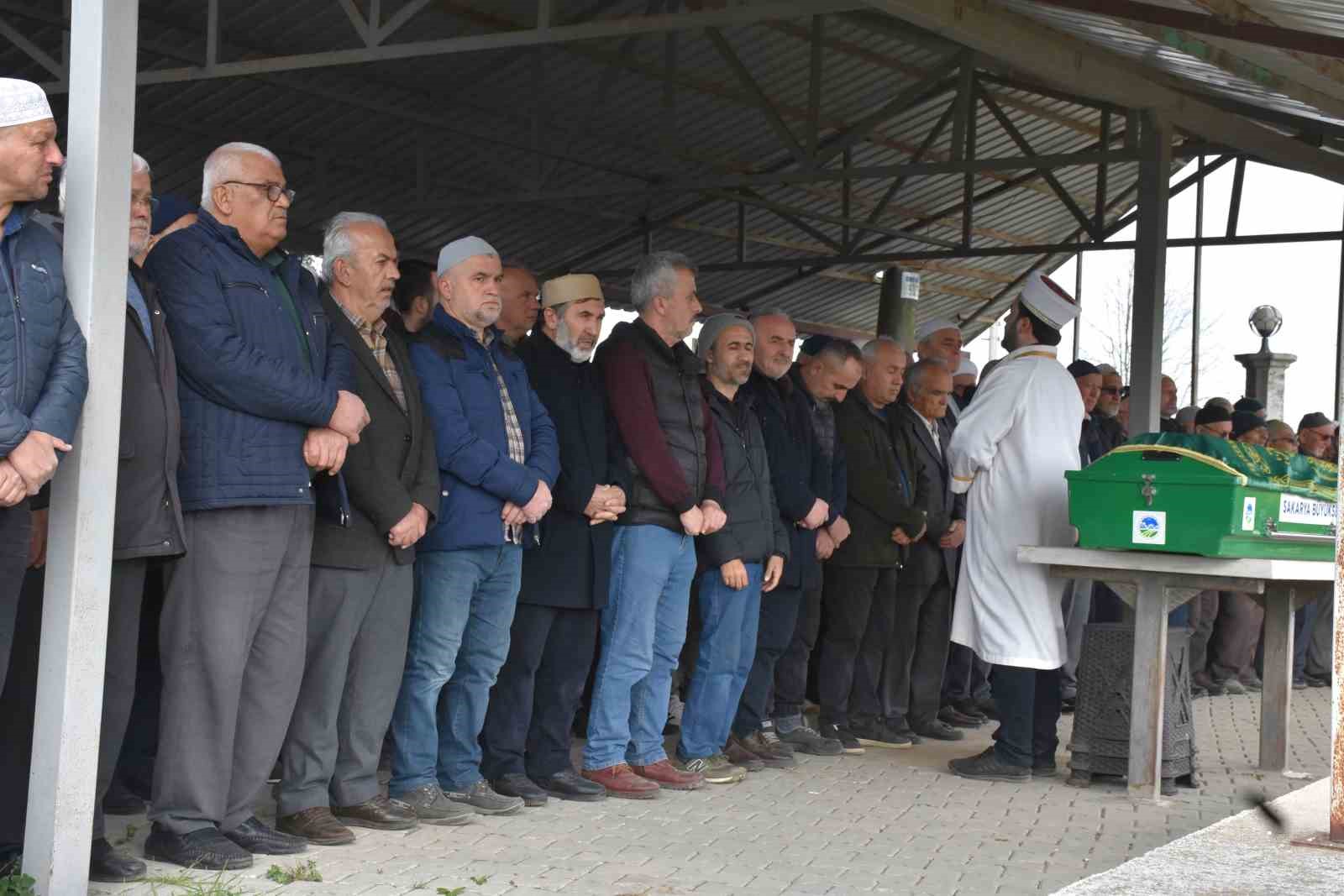 Traktör altında kalarak can veren sürücü son yolculuğuna uğurlandı

