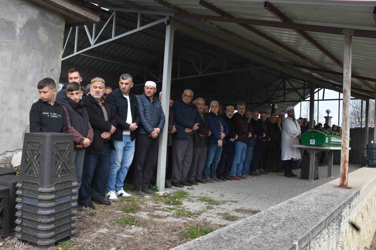 Traktör altında kalarak can veren sürücü son yolculuğuna uğurlandı
