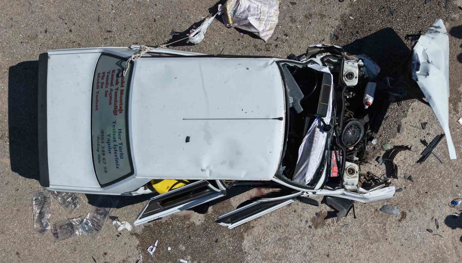 Traktör ile otomobil kafa kafaya çarpıştı: 5 yaralı
