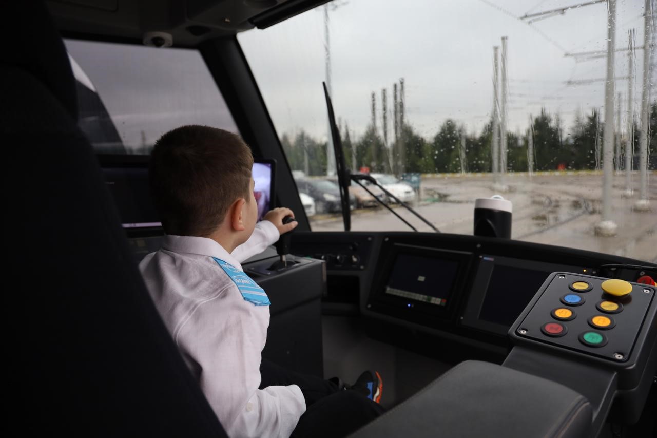 Tramvay tutkunu 6 yaşındaki Muhammet Enes’in hayali gerçeğe dönüştü
