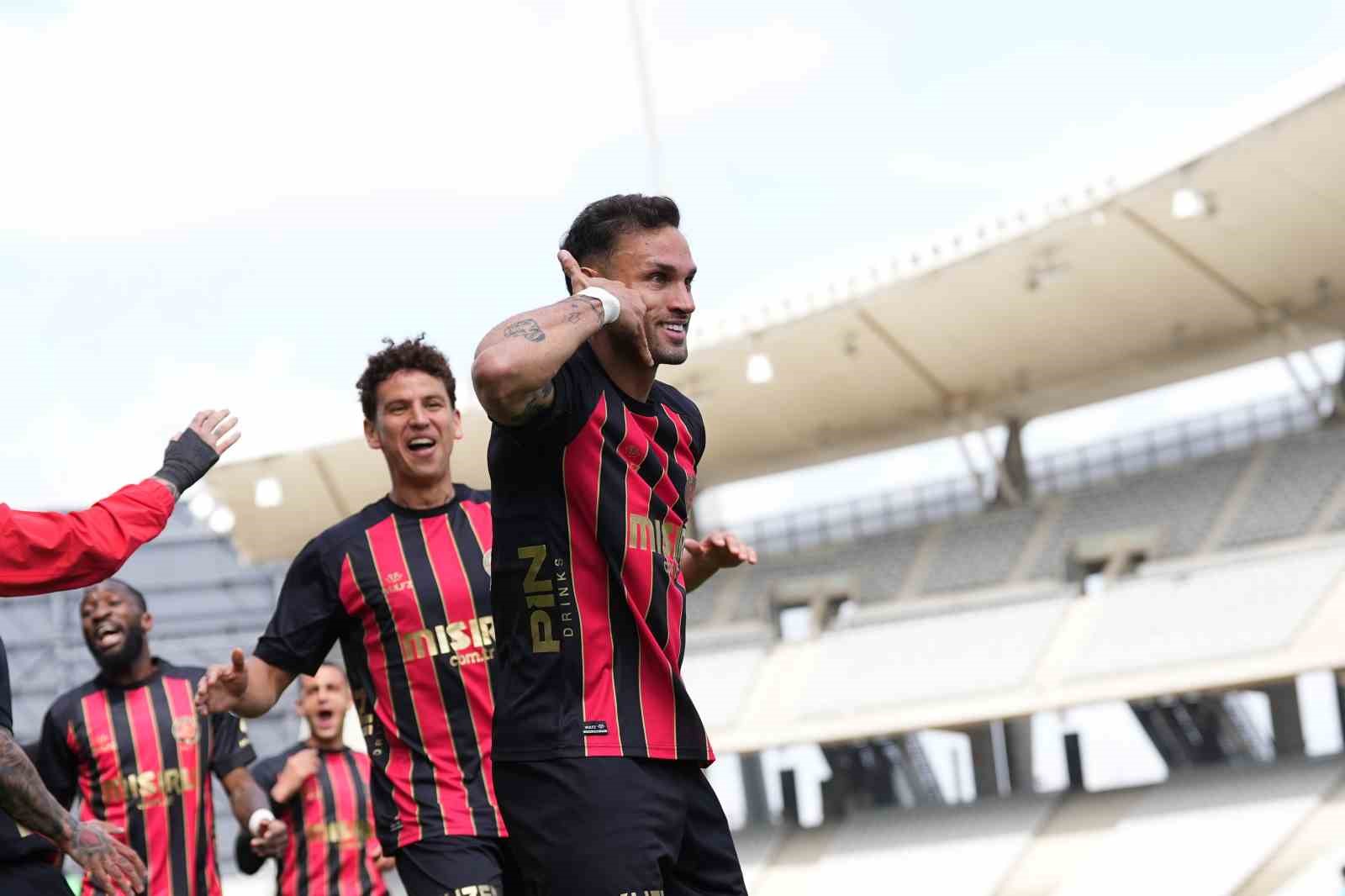 Trendyo Süper Lig: Fatih Karagümrük: 1 - Eyüpspor: 0 (Maç devam ediyor)
