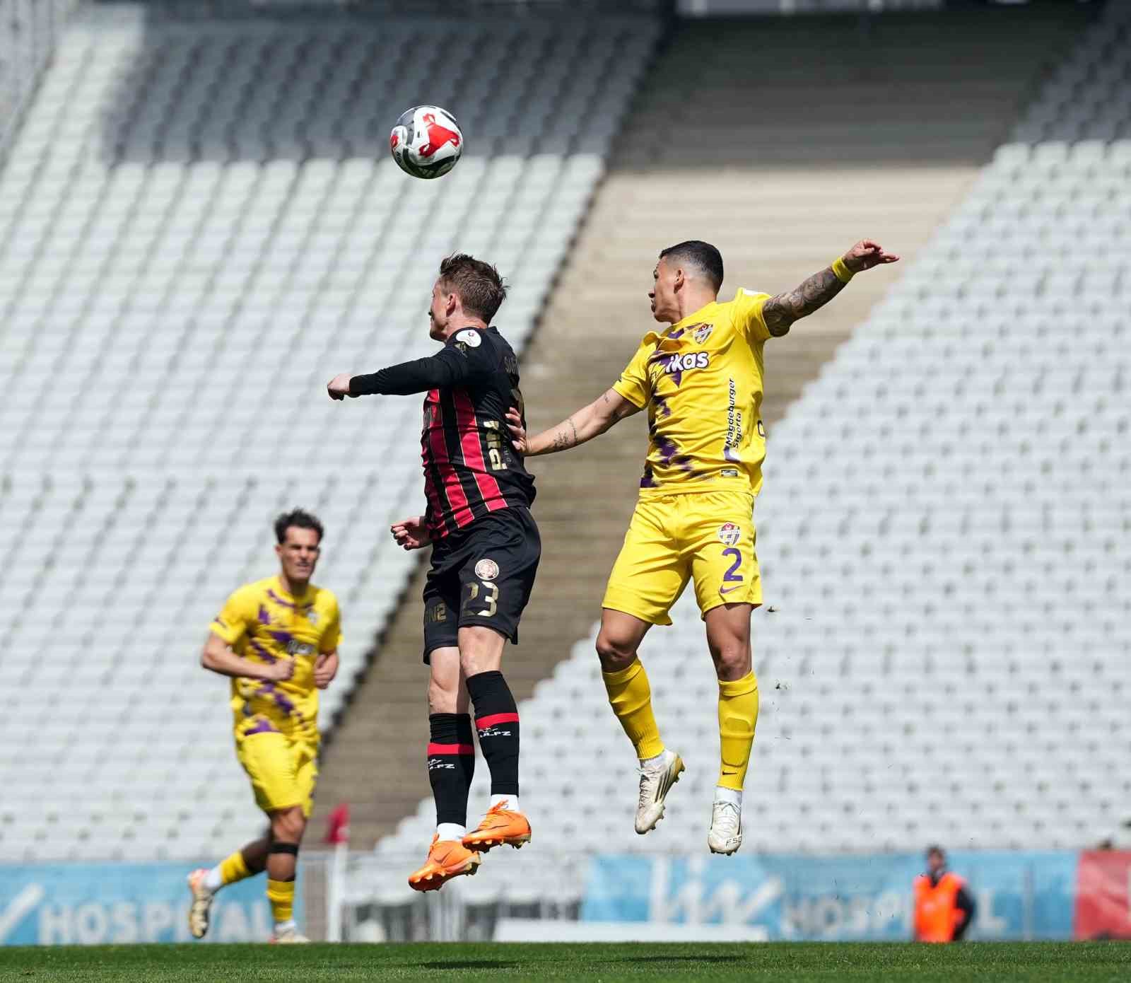 Trendyo Süper Lig: Fatih Karagümrük: 1 - Eyüpspor: 0 (Maç devam ediyor)
