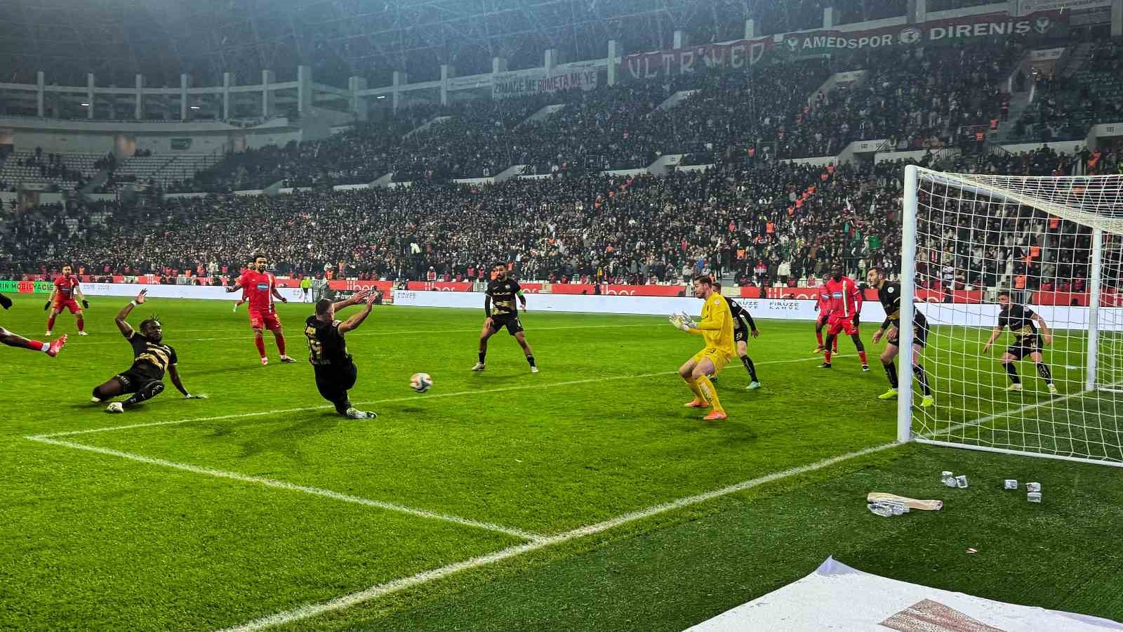 Trendyol 1. Lig: Amed Sportif Faaliyetler: 1 - Çorum FK: 0
Trendyol 1. Lig: Amed Sportif Faaliyetler: 1 - Çorum FK: 0