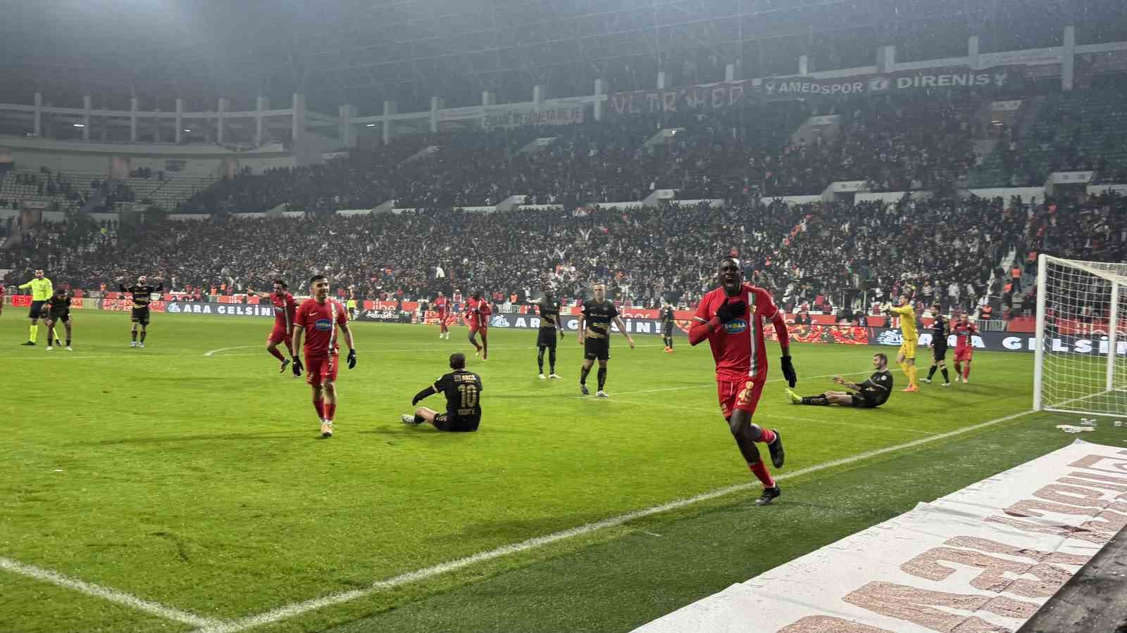 Trendyol 1. Lig: Amed Sportif Faaliyetler: 1 - Çorum FK: 0
Trendyol 1. Lig: Amed Sportif Faaliyetler: 1 - Çorum FK: 0