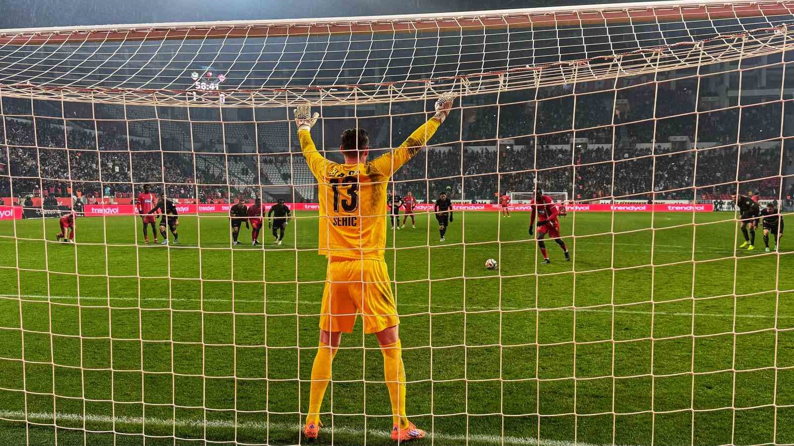 Trendyol 1. Lig: Amed Sportif Faaliyetler: 1 - Çorum FK: 0
Trendyol 1. Lig: Amed Sportif Faaliyetler: 1 - Çorum FK: 0