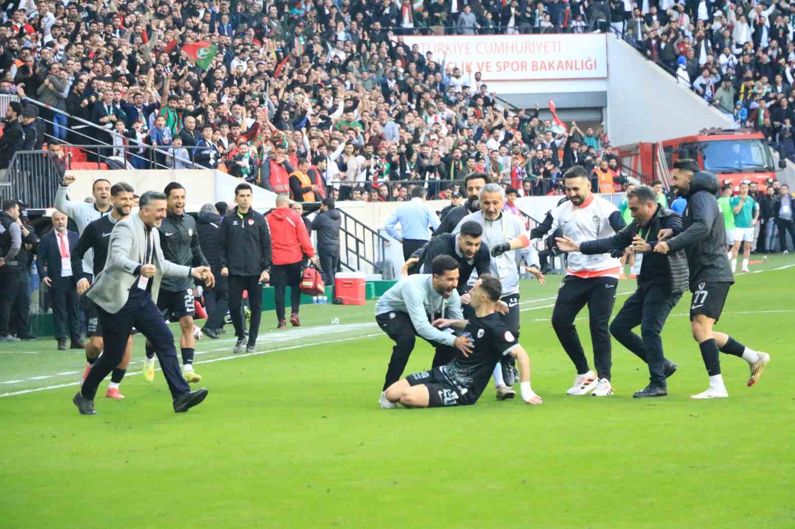 Trendyol 1. Lig: Amed Sportif Faaliyetler: 1 - Sakaryaspor: 1
Trendyol 1. Lig: Amed Sportif Faaliyetler: 1 - Sakaryaspor: 1