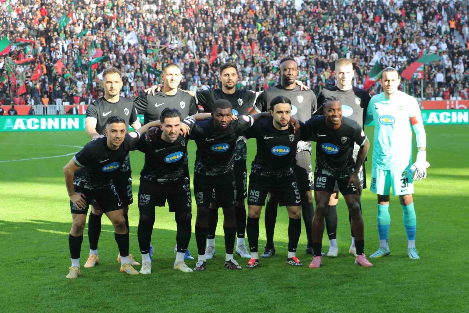 Trendyol 1. Lig: Amed Sportif Faaliyetler: 1 - Sakaryaspor: 1
Trendyol 1. Lig: Amed Sportif Faaliyetler: 1 - Sakaryaspor: 1