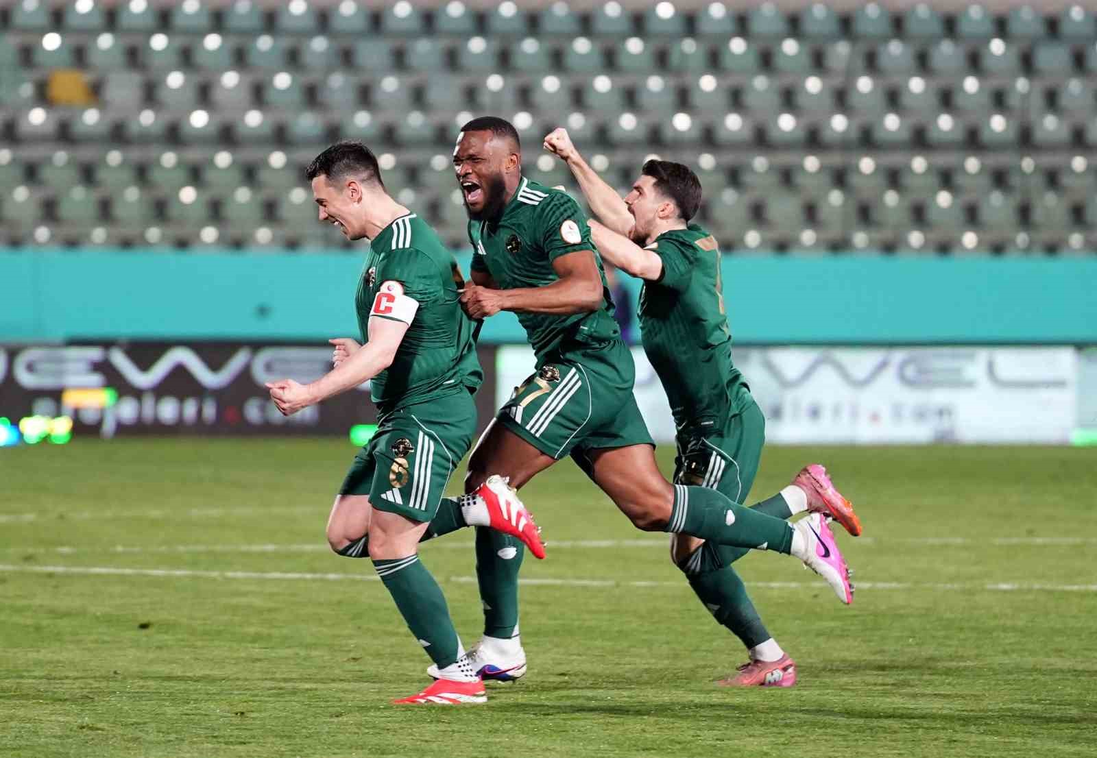 Trendyol 1. Lig: Esenler Erokspor: 1 - Amed Sportif Faaliyetler: 1
