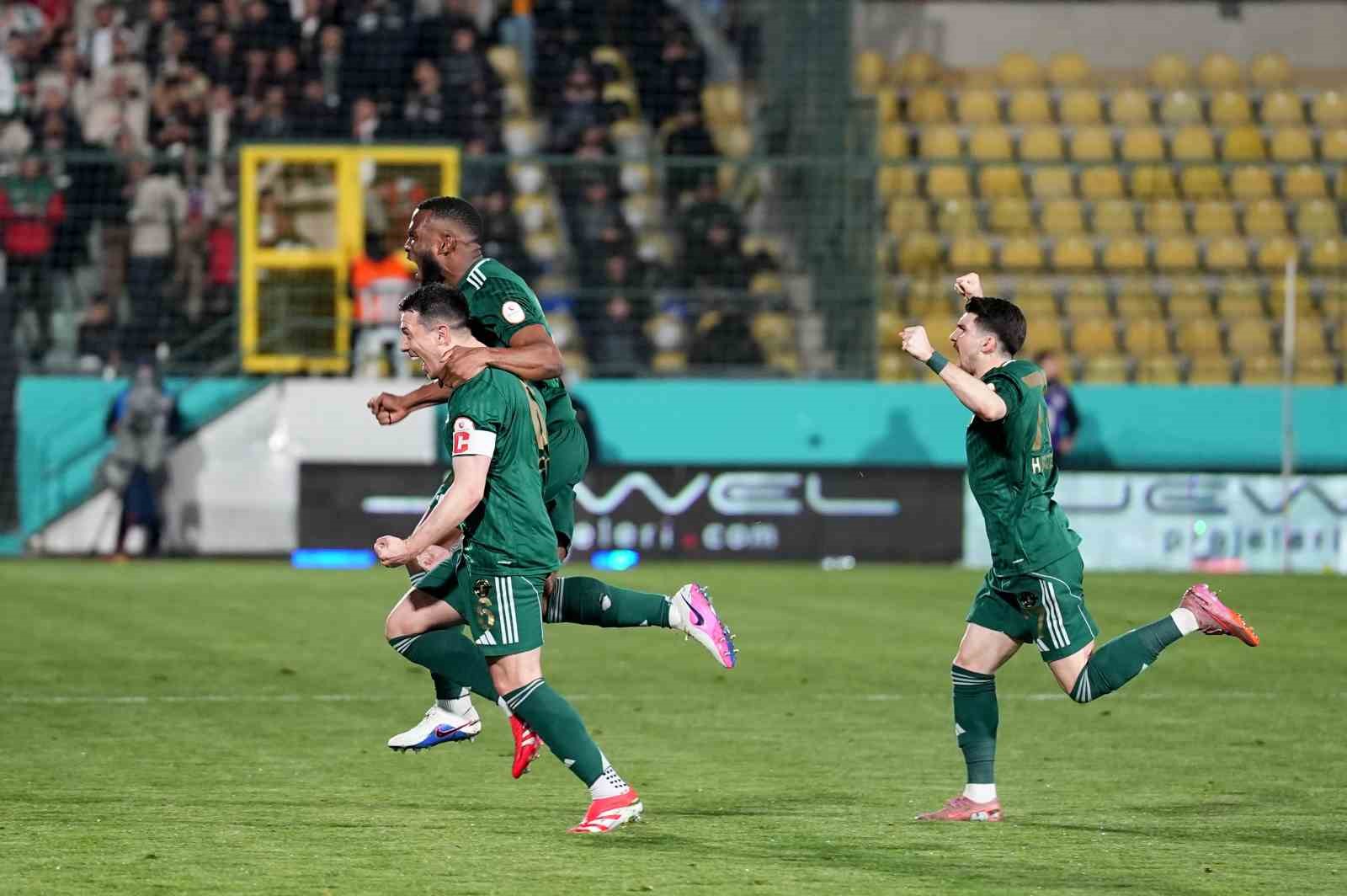 Trendyol 1. Lig: Esenler Erokspor: 1 - Amed Sportif Faaliyetler: 1
