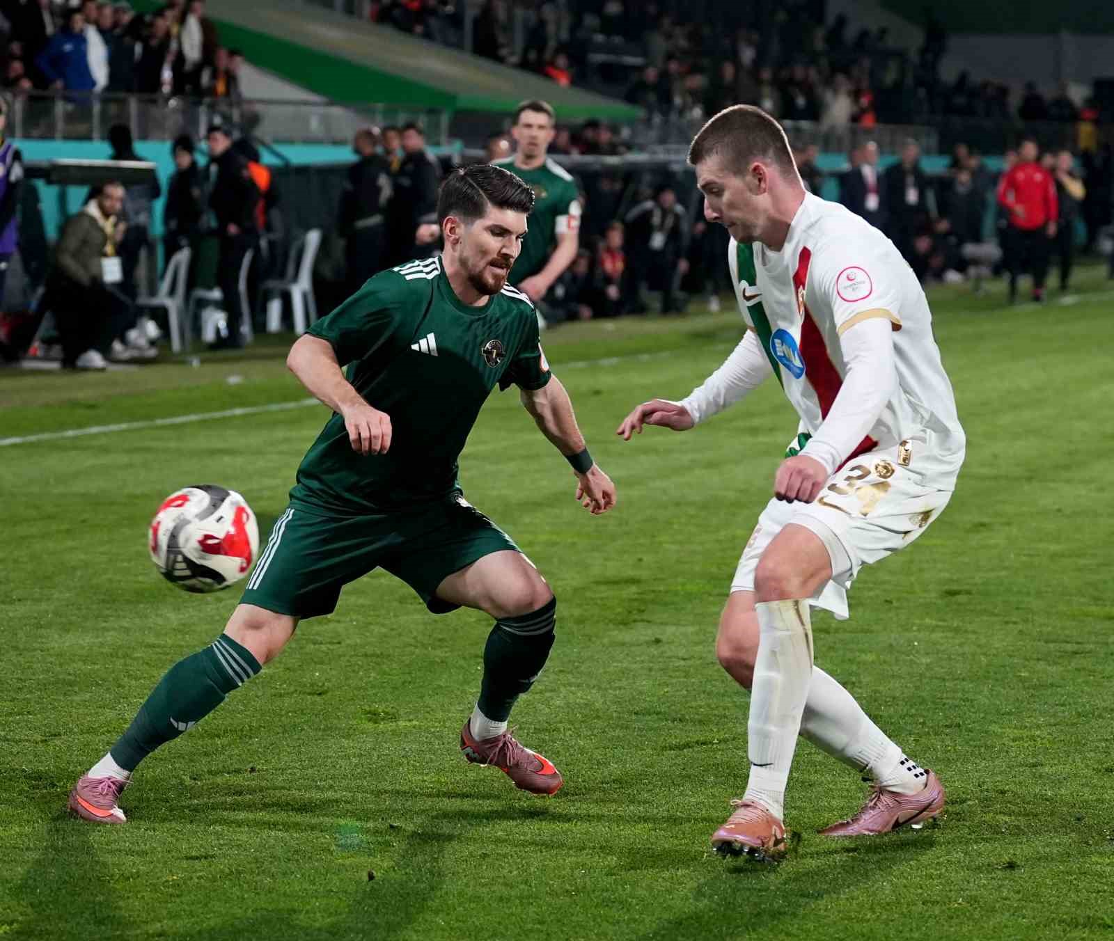 Trendyol 1. Lig: Esenler Erokspor: 1 - Amed Sportif Faaliyetler: 1
