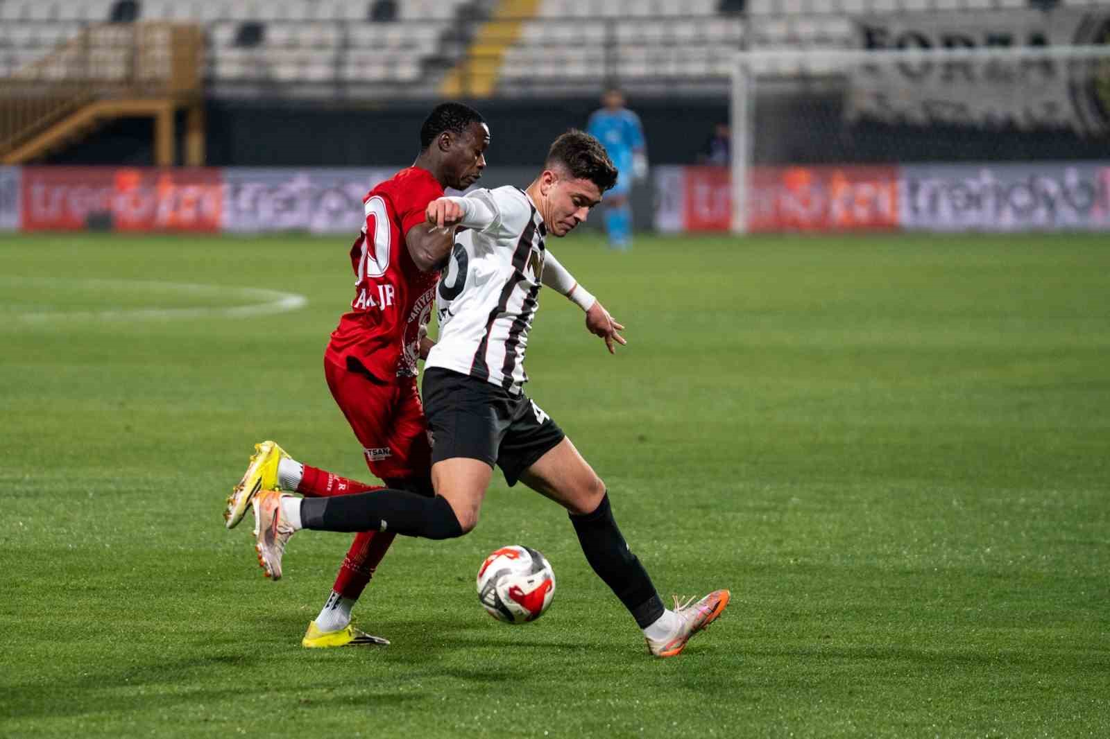 Trendyol 1. Lig: Manisa FK: 3 - Sarıyer: 0
