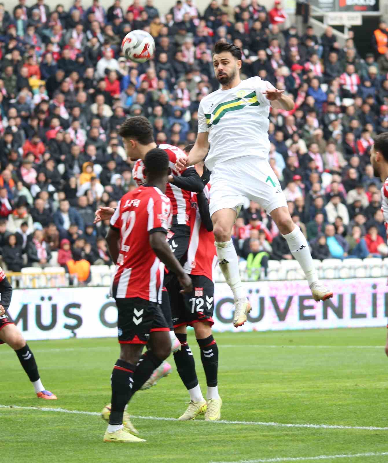 Trendyol 1. Lig: Özbelsan Sivasspor: 1 - Esenler Erokspor: 3
