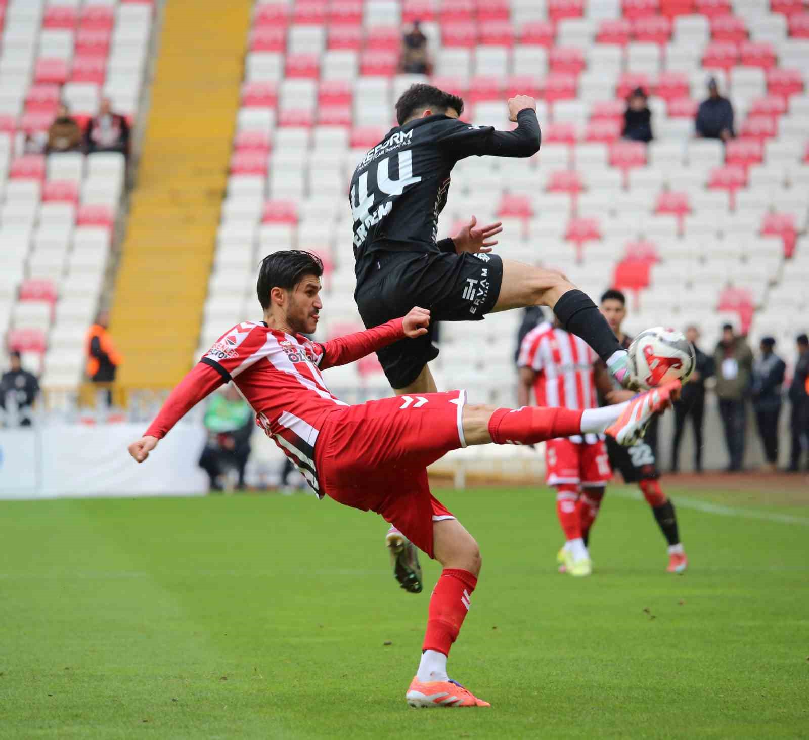 Trendyol 1. Lig: Özbelsan Sivasspor: 3 - Vanspor FK: 3
Trendyol 1. Lig: Özbelsan Sivasspor: 3 - Vanspor FK: 3