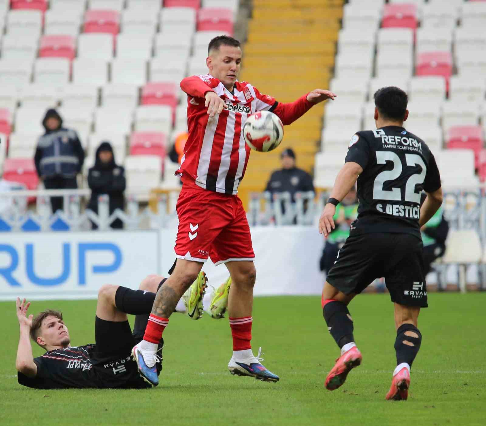 Trendyol 1. Lig: Özbelsan Sivasspor: 3 - Vanspor FK: 3
Trendyol 1. Lig: Özbelsan Sivasspor: 3 - Vanspor FK: 3