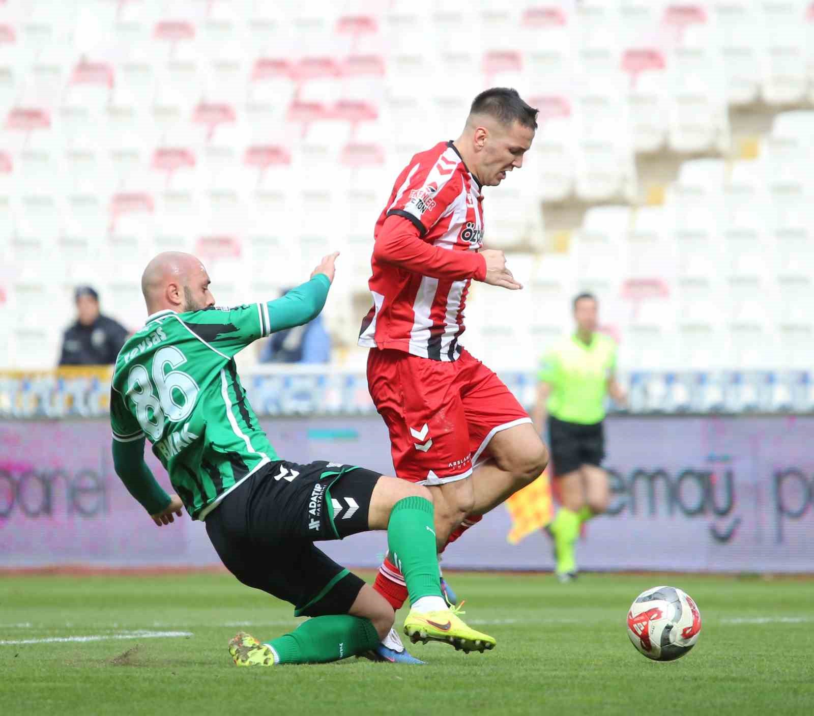 Trendyol 1. Lig: Özbelsan Sivasspor: 4 - Sakaryaspor: 1
