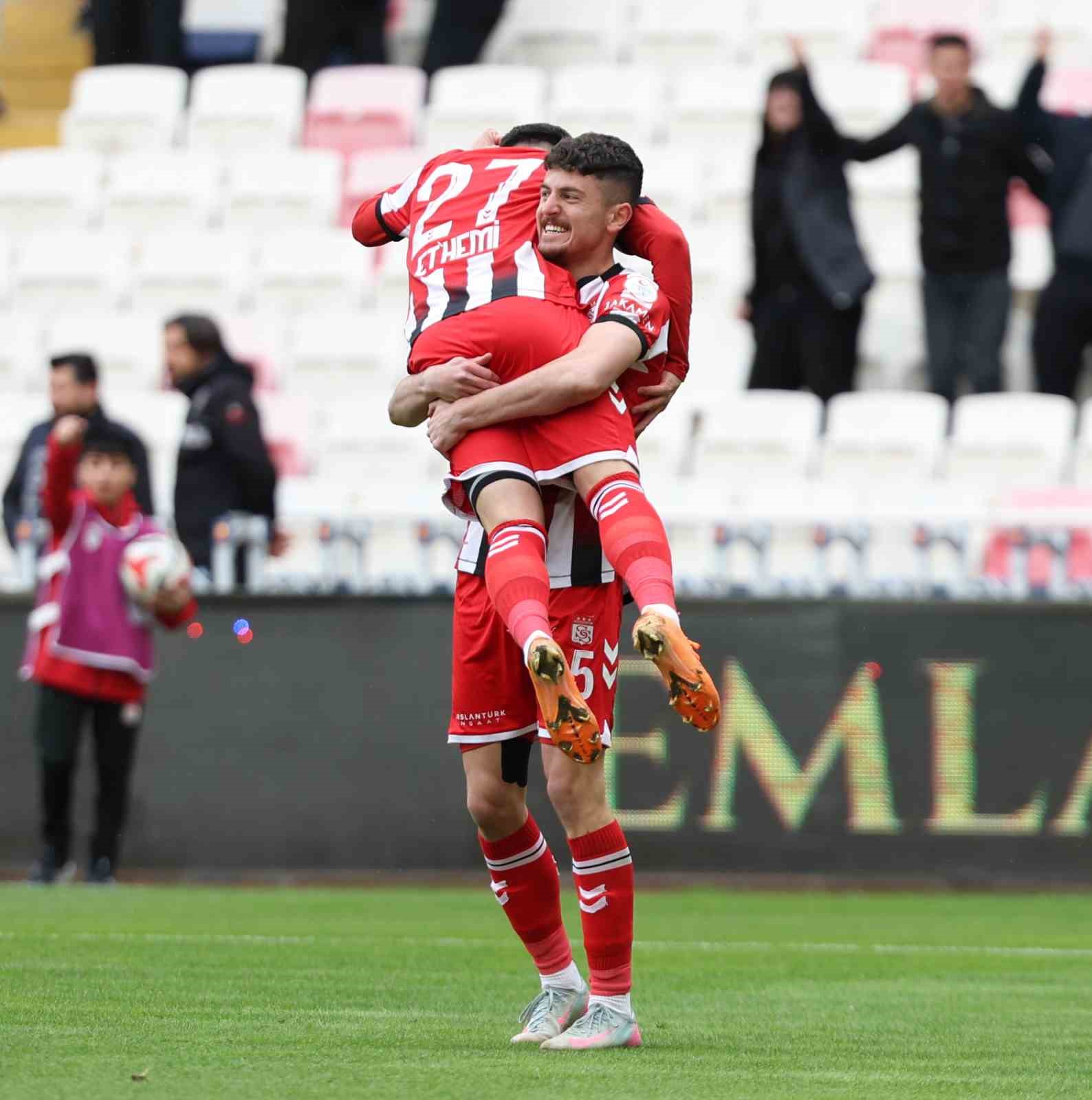 Trendyol 1. Lig: Özbelsan Sivasspor: 4 - Sakaryaspor: 1
