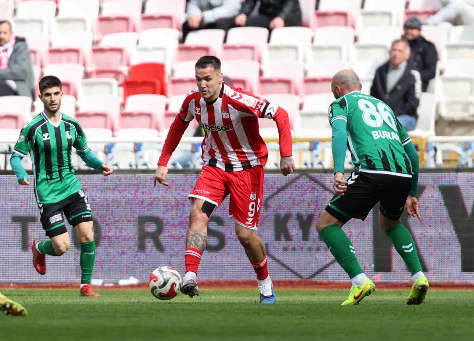 Trendyol 1. Lig: Özbelsan Sivasspor: 4 - Sakaryaspor: 1
