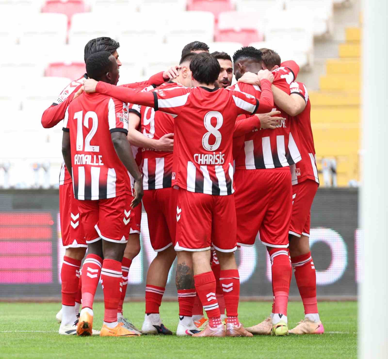 Trendyol 1. Lig: Özbelsan Sivasspor: 4 - Sakaryaspor: 1
