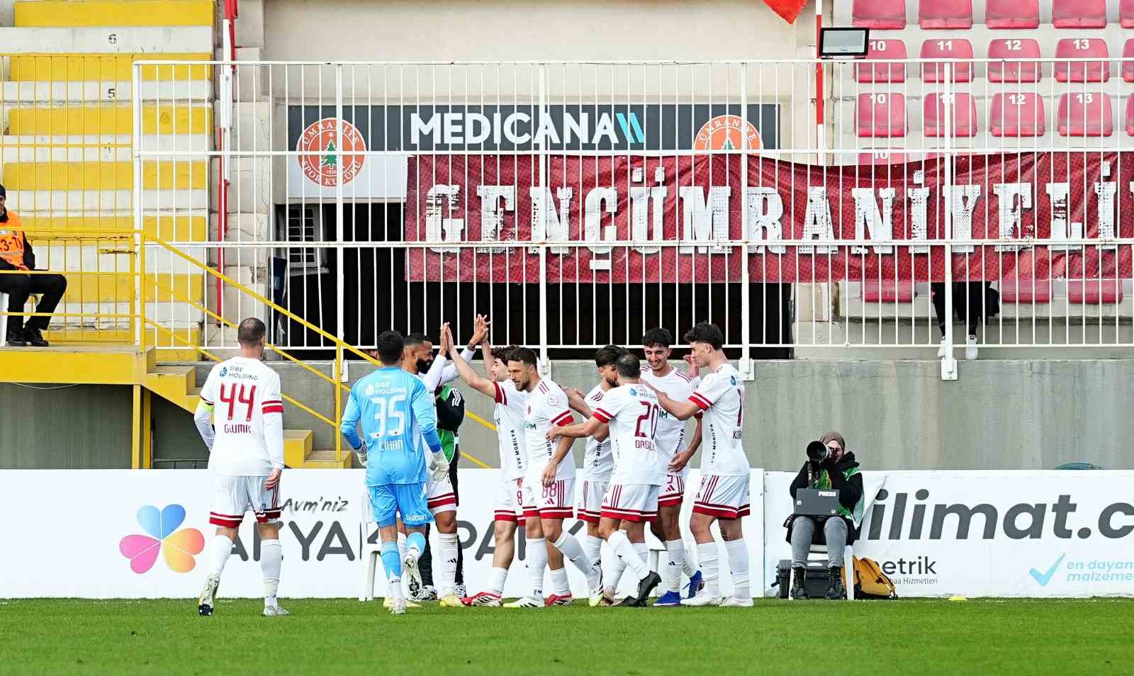 Trendyol 1. Lig: Ümraniyespor: 1 - Bandırmaspor: 2
Trendyol 1. Lig: Ümraniyespor: 1 - Bandırmaspor: 2