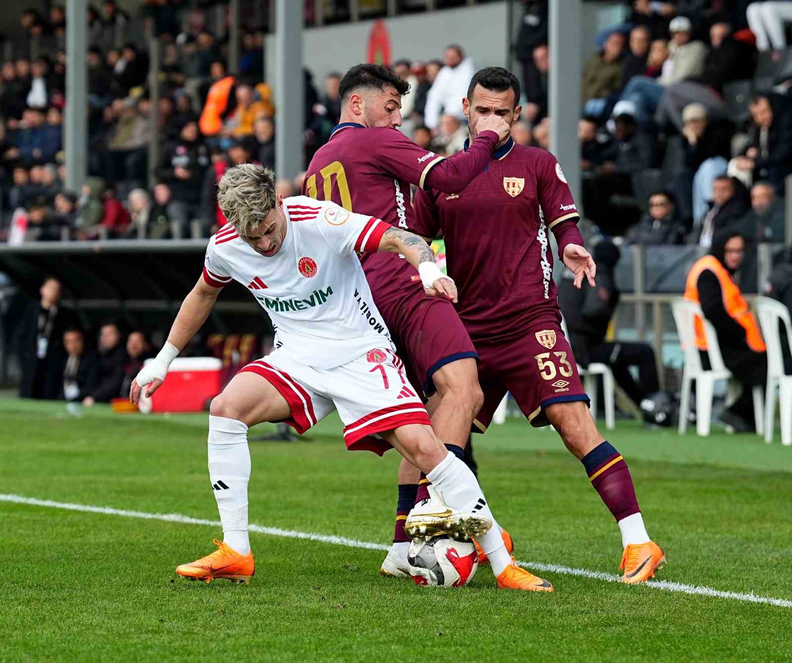 Trendyol 1. Lig: Ümraniyespor: 1 - Bandırmaspor: 2
Trendyol 1. Lig: Ümraniyespor: 1 - Bandırmaspor: 2