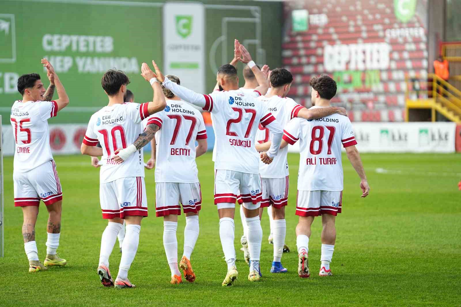 Trendyol 1. Lig: Ümraniyespor: 1 - Bandırmaspor: 2
Trendyol 1. Lig: Ümraniyespor: 1 - Bandırmaspor: 2