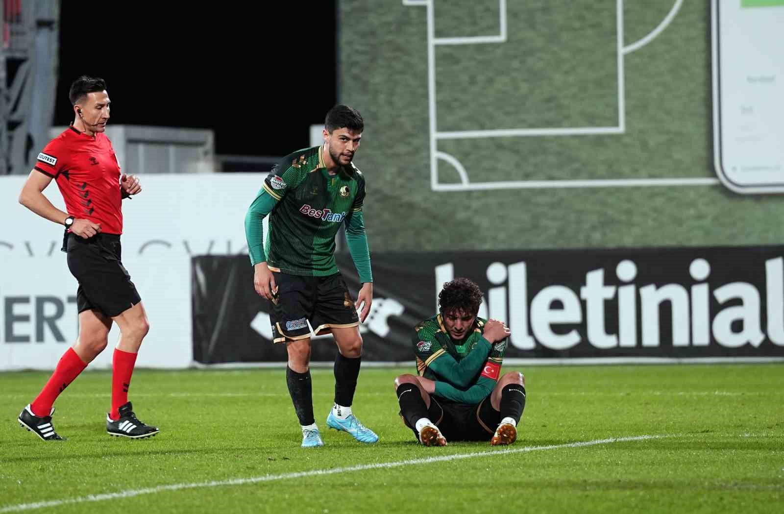 Trendyol 1. Lig: Ümraniyespor: 2 - Sakaryaspor: 0
Trendyol 1. Lig: Ümraniyespor: 2 - Sakaryaspor: 0